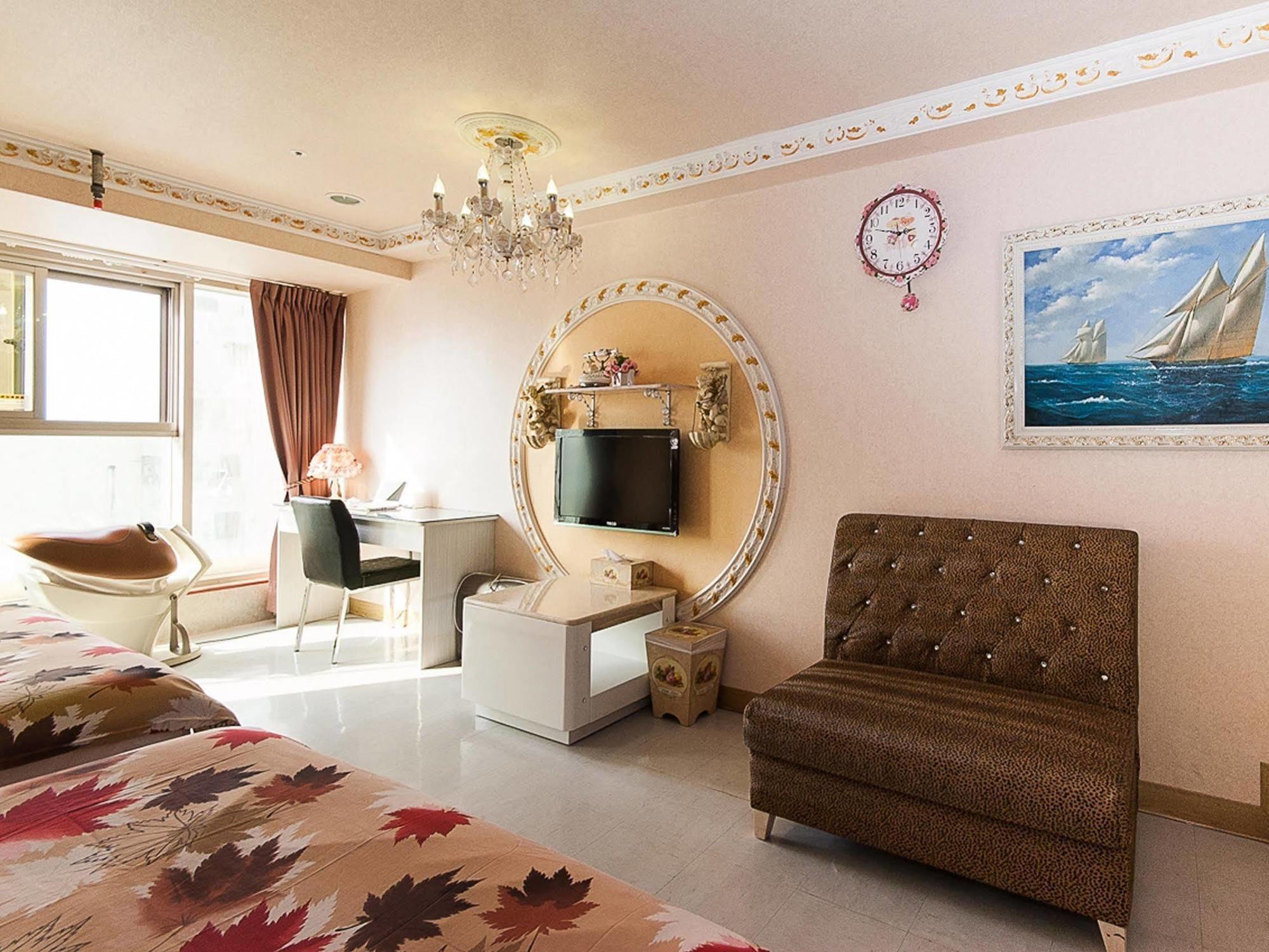 Gwawa Hotel Каосюн Екстериор снимка